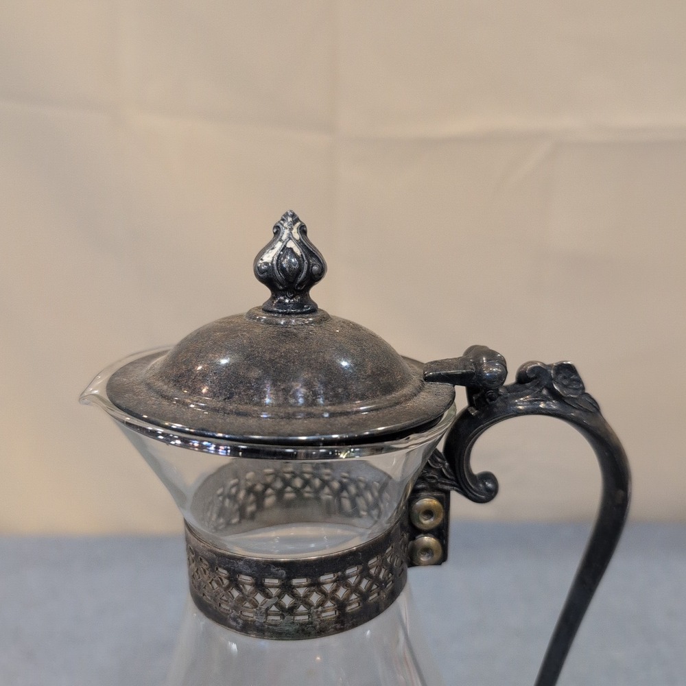 Sheridan Silver Plated Glass Carafe with Ornate Warming Stand Vintage Beverage - Picture 3 of 9